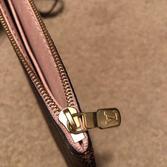 LOUIS VUITTON
Damier Ebene Neverfull MM GM Pochette Rose Ballerine (authentic) - Picture 6 of 7